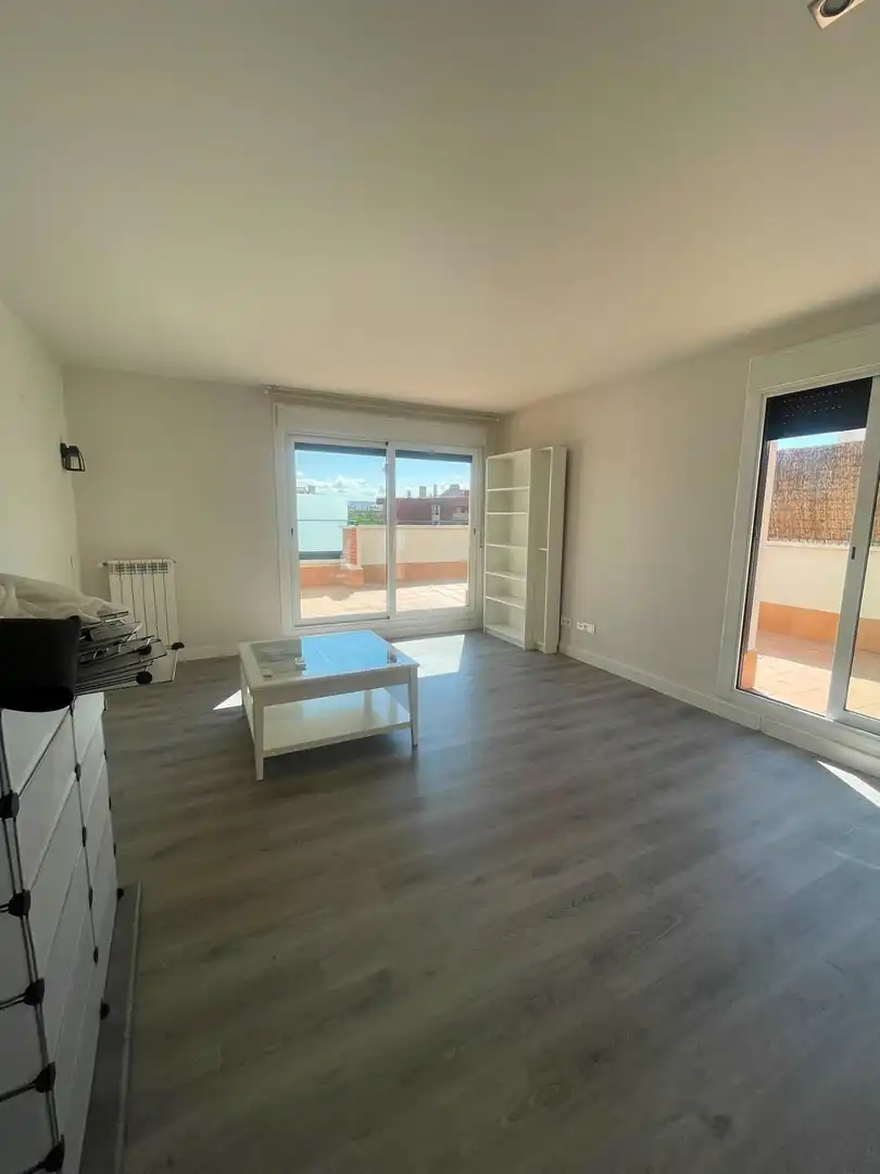 Habitación de Ático de alquiler en Alcalá de Henares con Aire acondicionado, Calefacción y Jardín privado