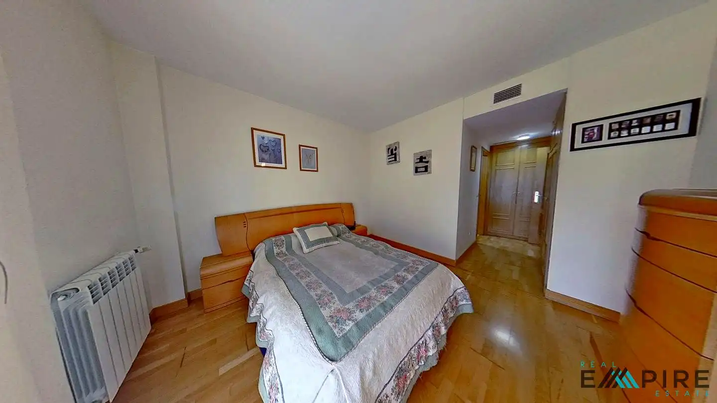 Dormitori de Casa adosada en venda en Parla amb Aire condicionat, Calefacció i Jardí privat