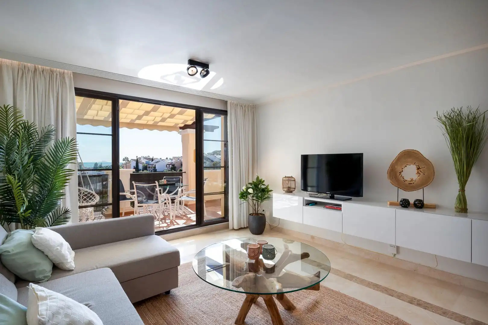 Wohnzimmer von Maisonette zur Miete in Benahavís mit Klimaanlage, Heizung und Privatgarten