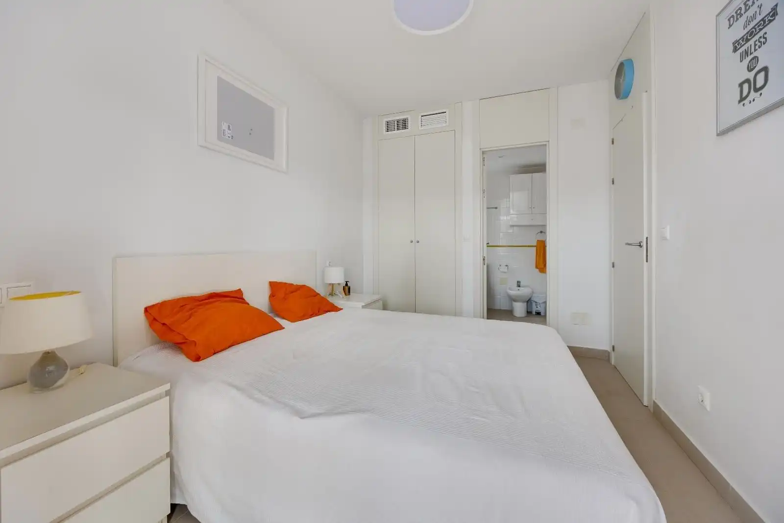 Dormitori de Apartament en venda en Orihuela amb Terrassa i Piscina comunitària