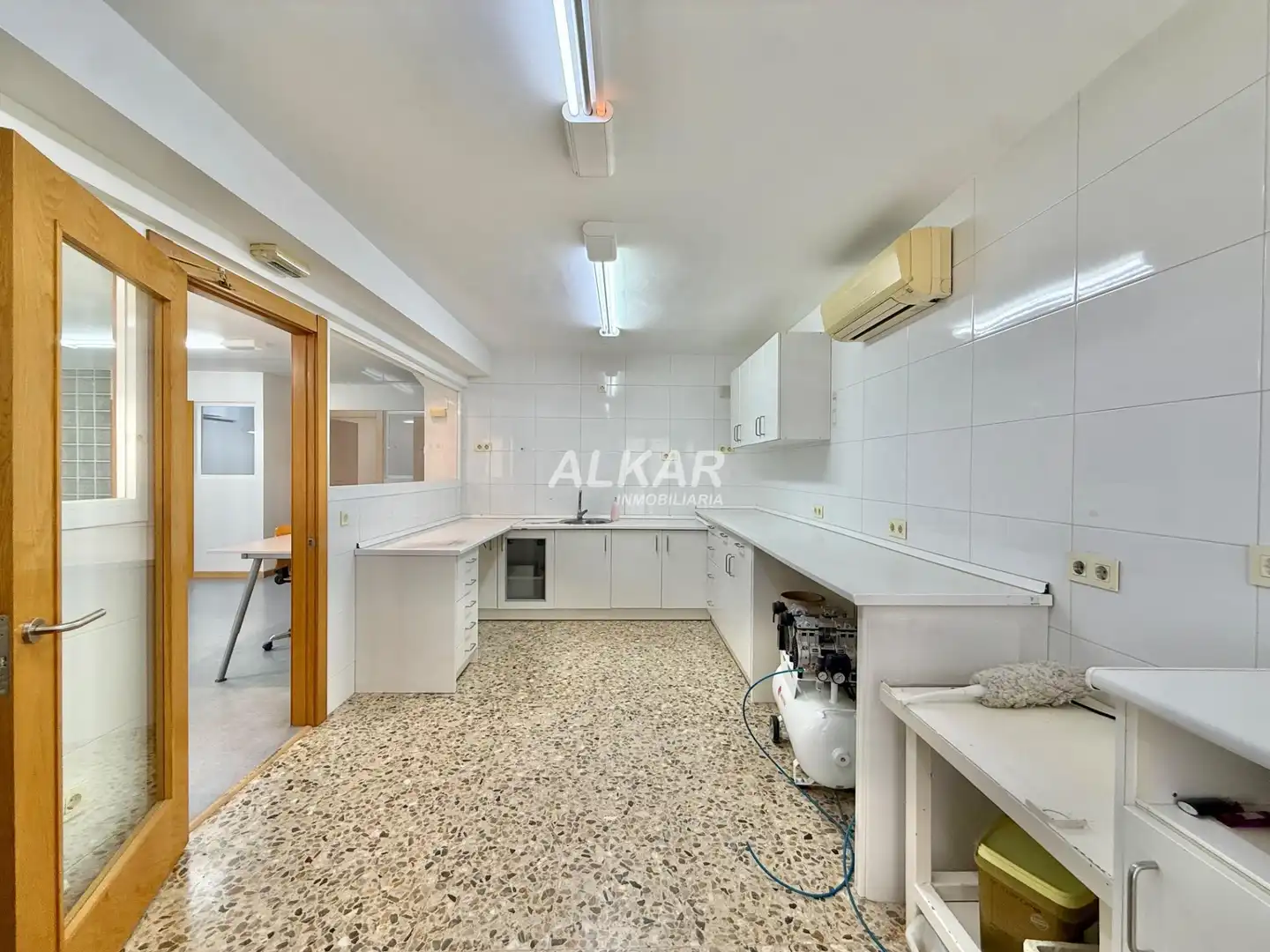 Cocina de Oficina de alquiler en Tudela con Aire acondicionado y Calefacción