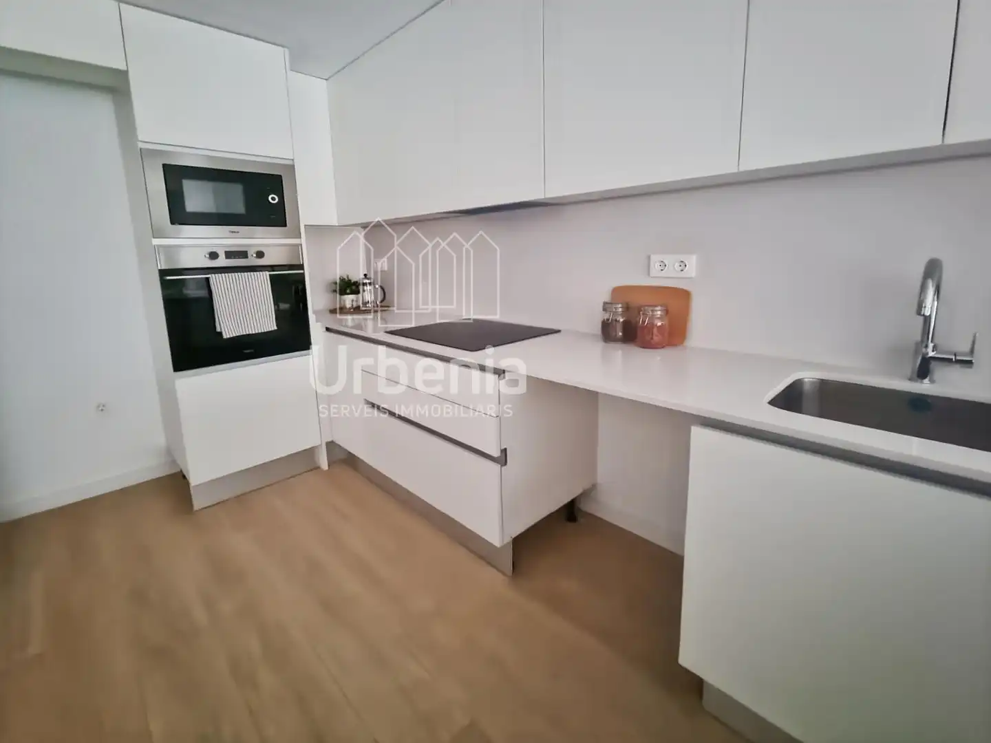 Cuina de Casa o xalet en venda en Mataró amb Aire condicionat, Calefacció i Jardí privat