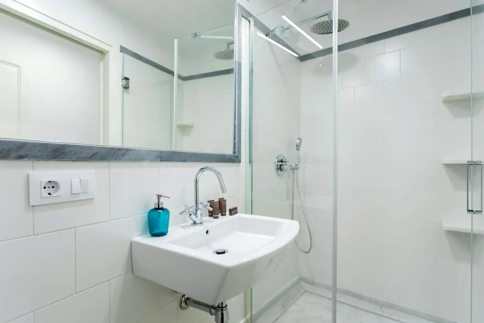 Bathroom of Flat for rent in Sevilla  with Air Conditioner, Heating and Washing machine