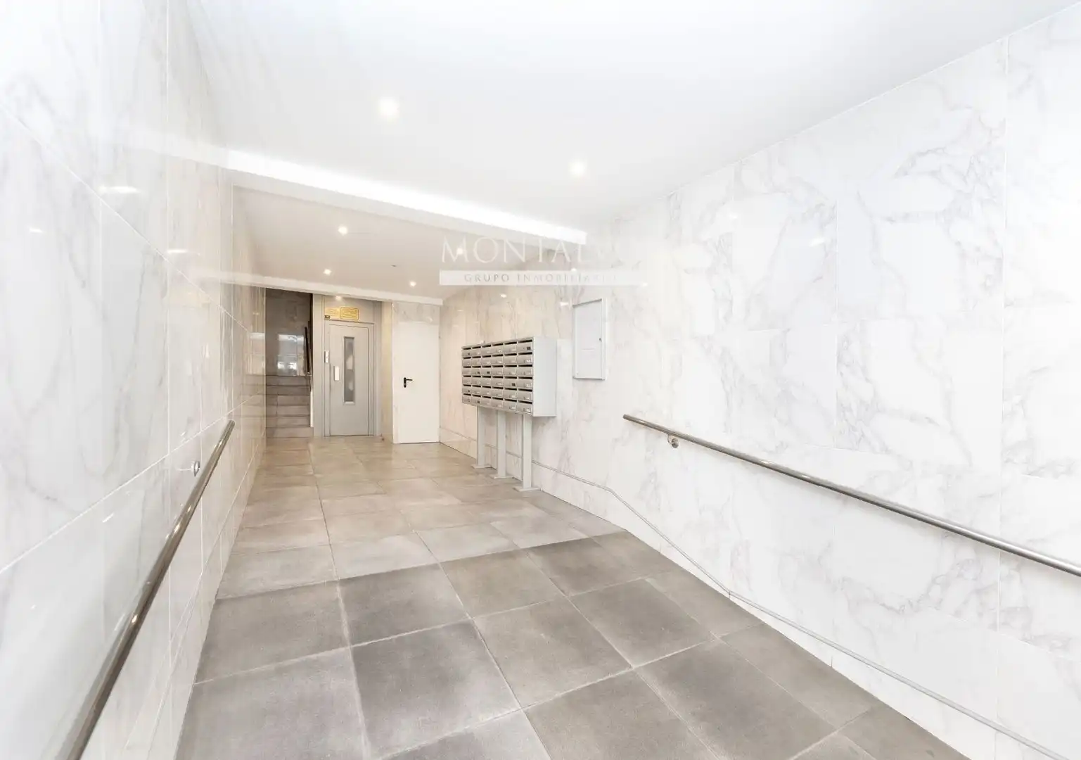 Flat for sale in Granada  with Heating