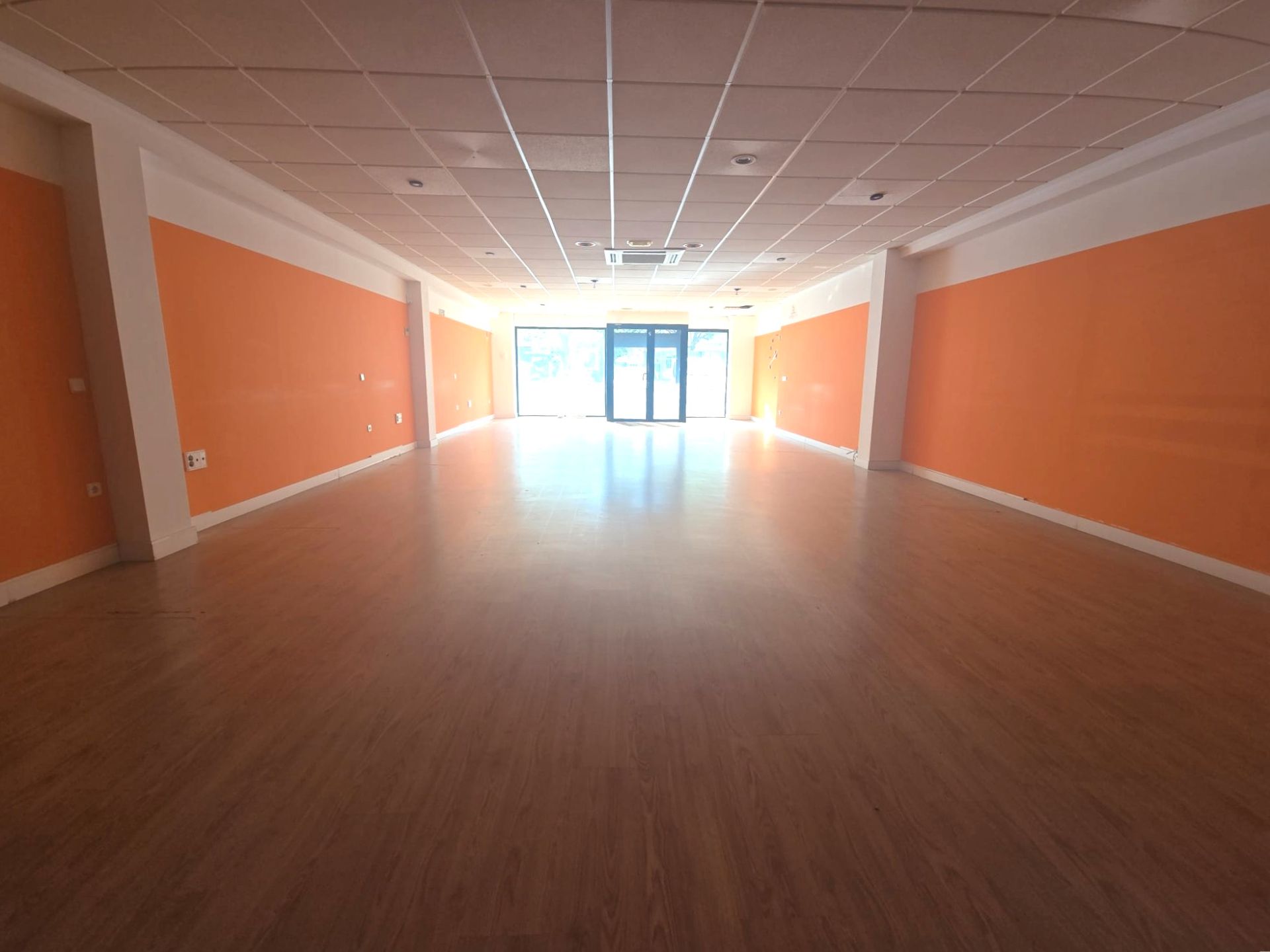 Premises for sale in Marbella  with Air Conditioner, Parquet flooring and Alarm