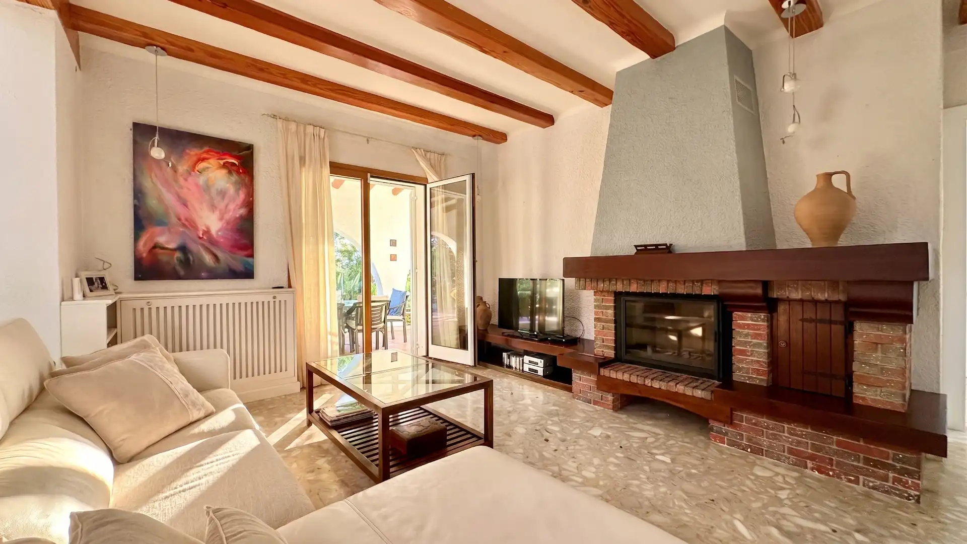 Sala d'estar de Casa o xalet en venda en Mont-roig del Camp amb Aire condicionat, Jardí privat i Terrassa