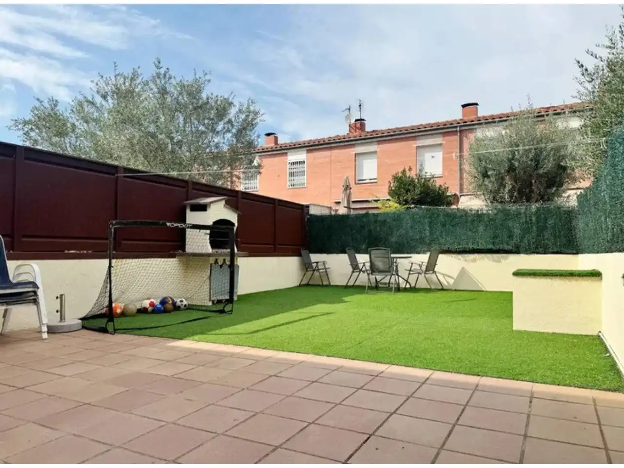 Adossat amb jardí en venda a Calle Xerric