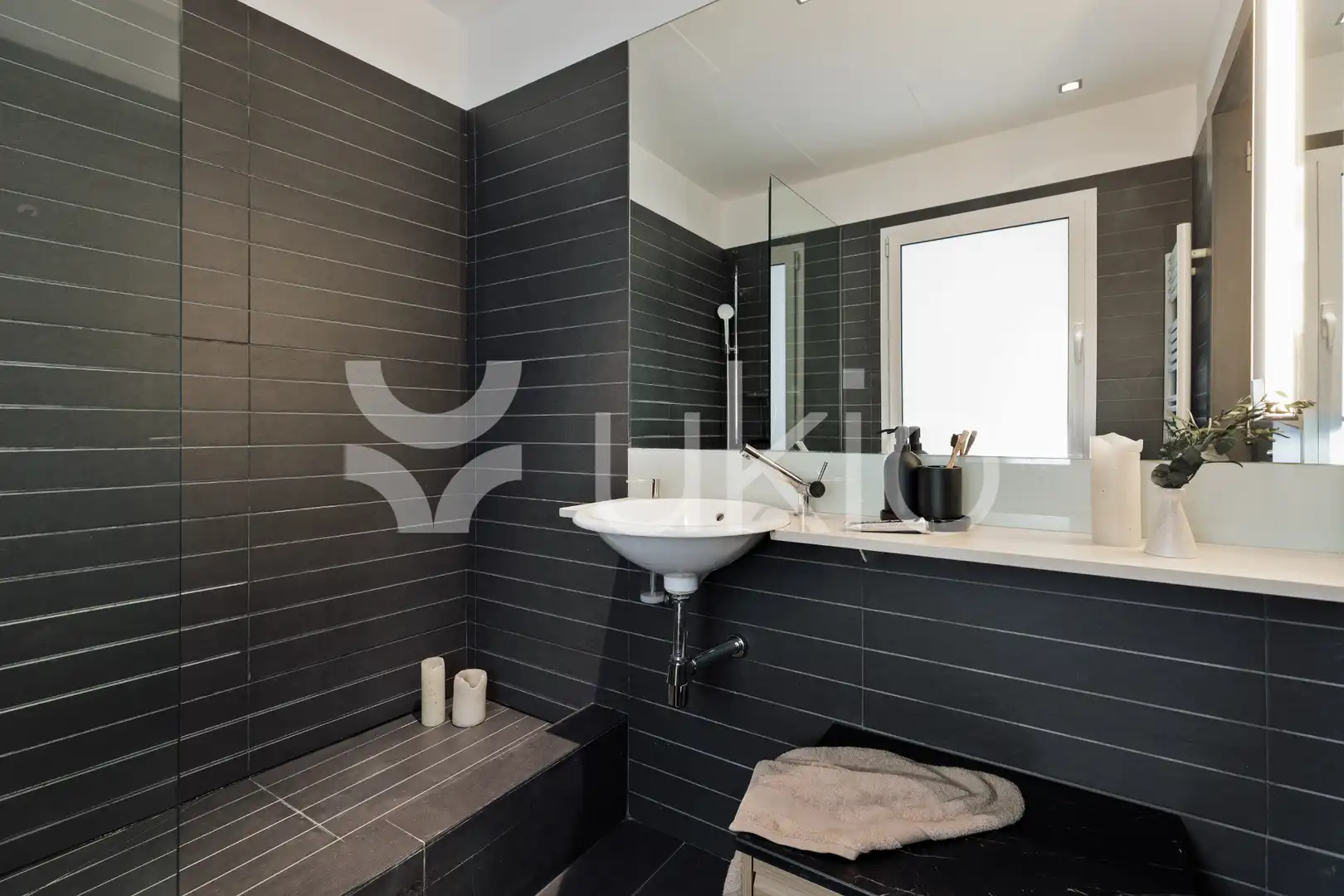 Bany de Apartament de lloguer en Barcelona amb Aire condicionat, Calefacció i Moblat