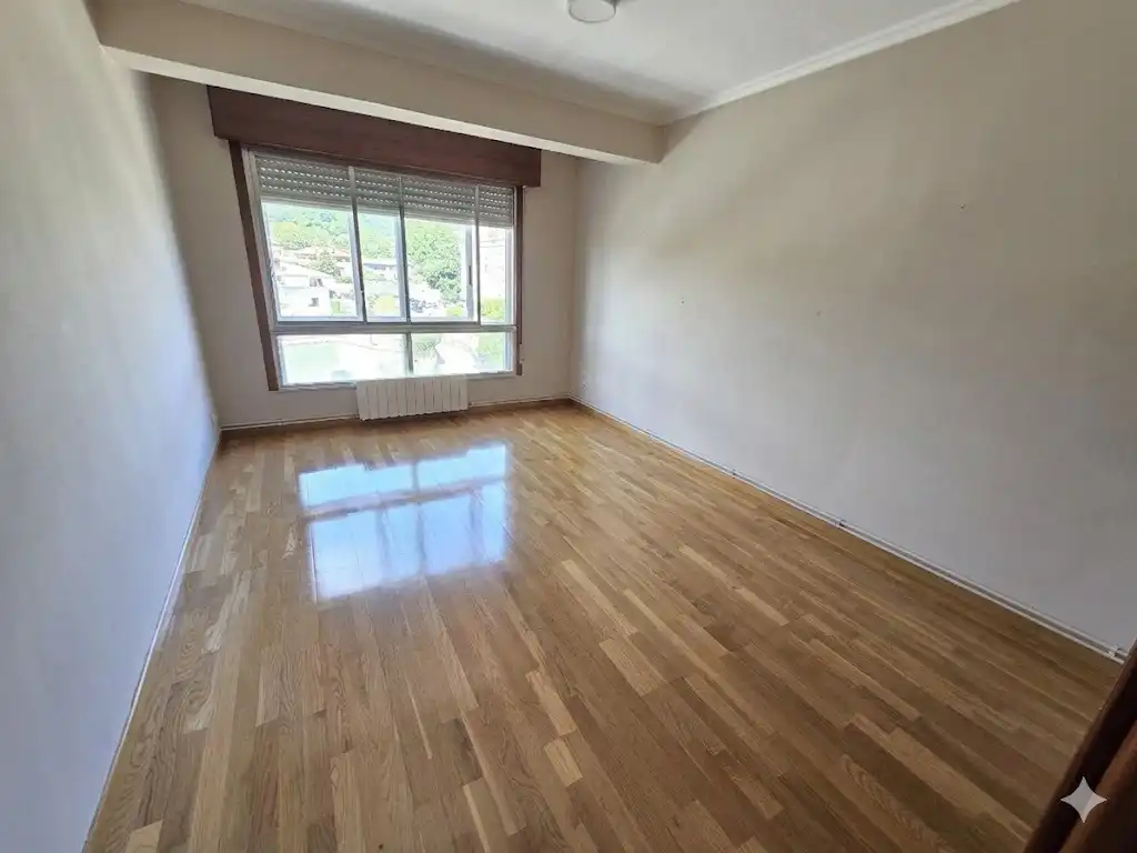Habitación de Piso de alquiler en Vigo  con Calefacción