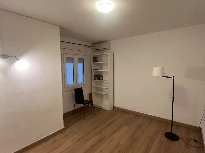 Office space with lift to rent in Carrer de Xavier Gambús 1