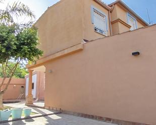 Vista exterior de Casa o xalet de lloguer en  Córdoba Capital amb Aire condicionat i Piscina