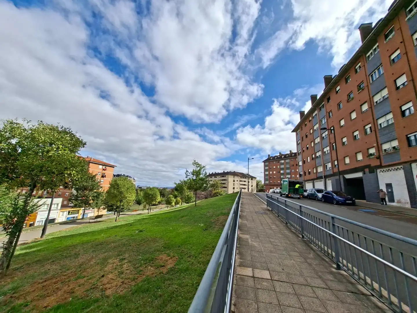 Vista exterior de Pis en venda en Oviedo 