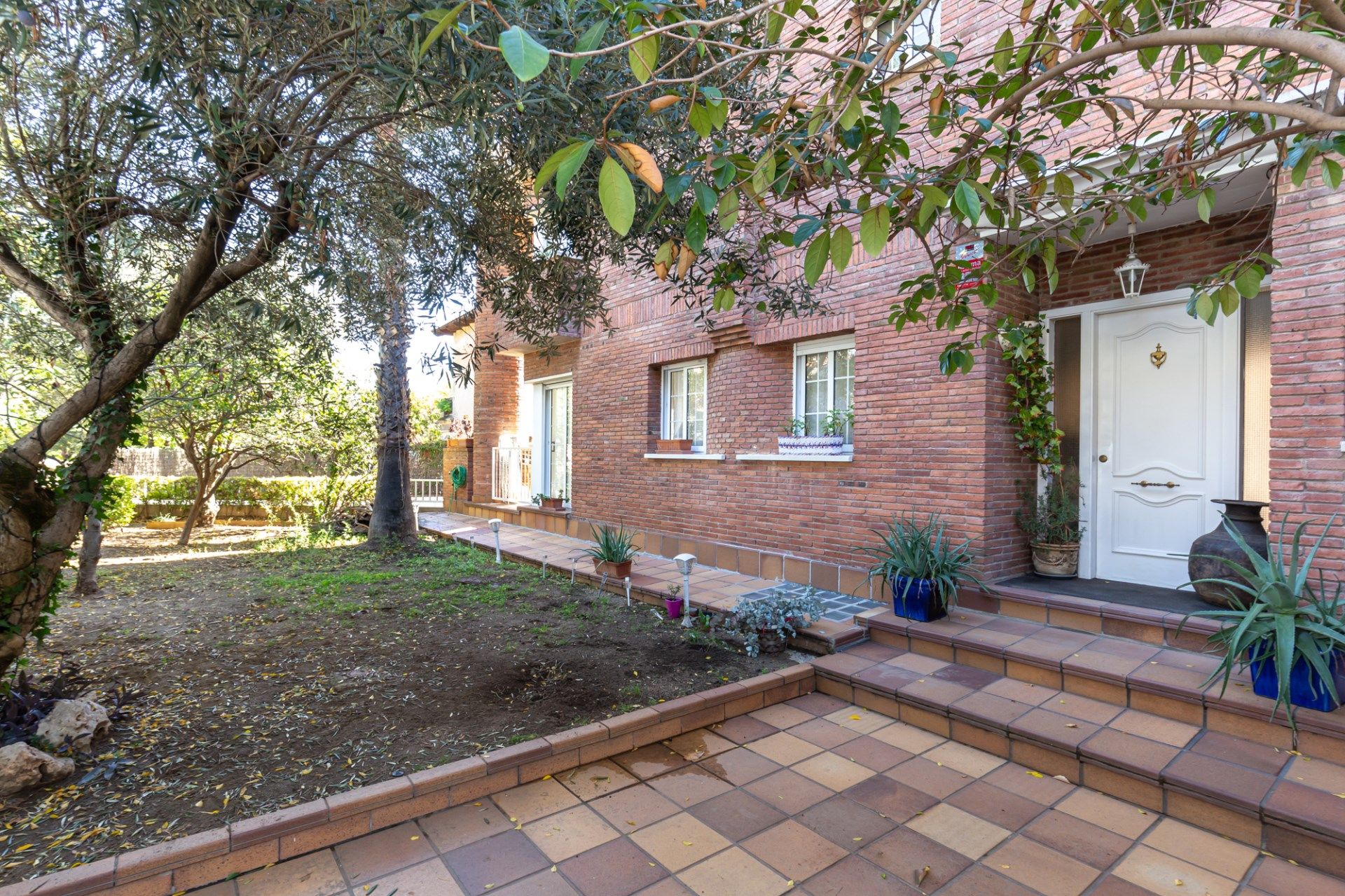 Jardí de Casa adosada en venda en Cerdanyola del Vallès amb Aire condicionat, Calefacció i Terrassa
