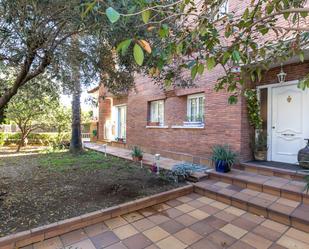 Jardí de Casa adosada en venda en Cerdanyola del Vallès amb Aire condicionat, Calefacció i Terrassa