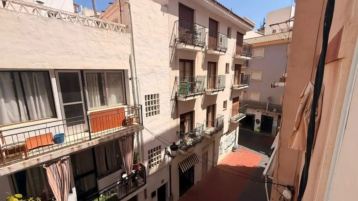Vista exterior de Pis de lloguer en Benidorm amb Aire condicionat, Calefacció i Moblat