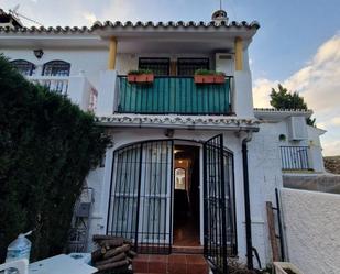 Vista exterior de Casa adosada de lloguer en Marbella amb Terrassa, Balcó i Piscina comunitària