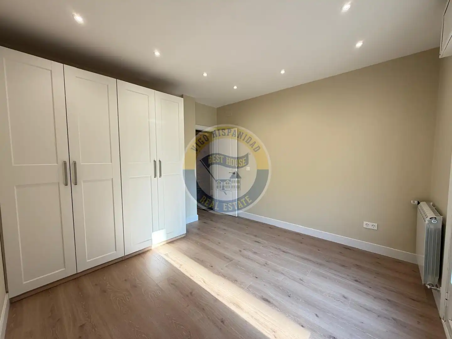 Piso de alquiler en Vigo  con Calefacción, Parquet y Amueblado