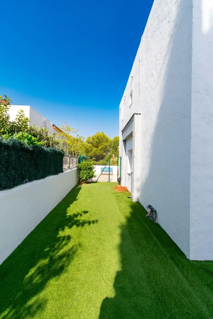 Jardí de Casa o xalet en venda en L'Alfàs del Pi amb Aire condicionat, Calefacció i Jardí privat