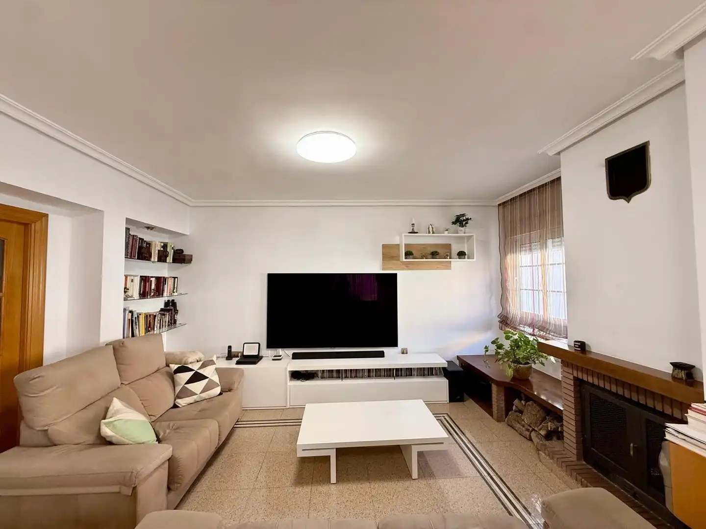 Sala de estar de Casa adosada en venta en Almería con Aire acondicionado, Jardín privado y Terraza