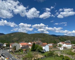 Vista exterior de Casa adosada en venda en Entrimo amb Terrassa