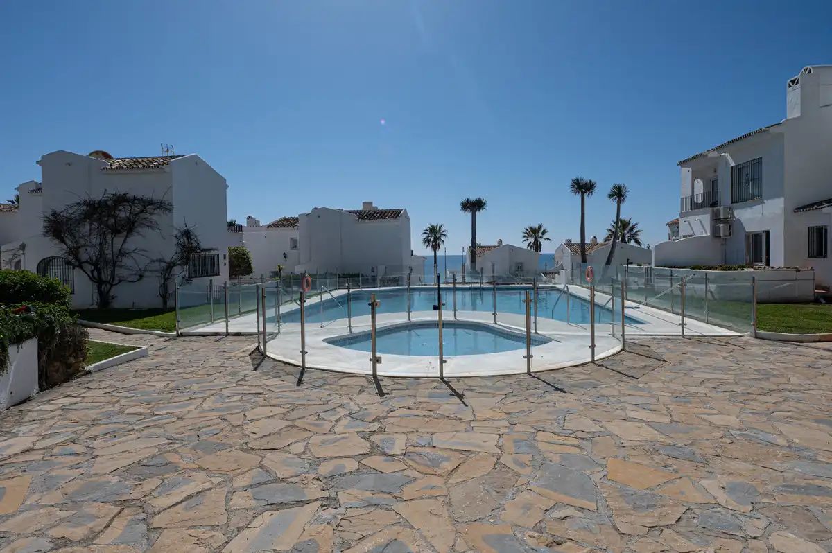 Piscina de Casa adosada en venda en Mijas amb Aire condicionat, Calefacció i Terrassa
