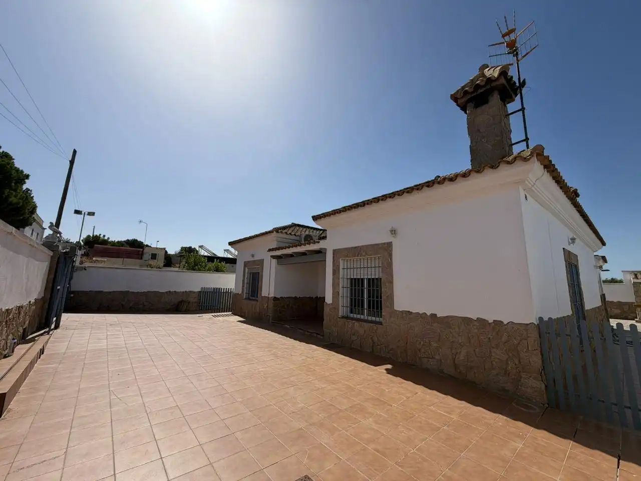 Vista exterior de Finca rústica en venta en Sanlúcar de Barrameda con Aire acondicionado, Trastero y Piscina