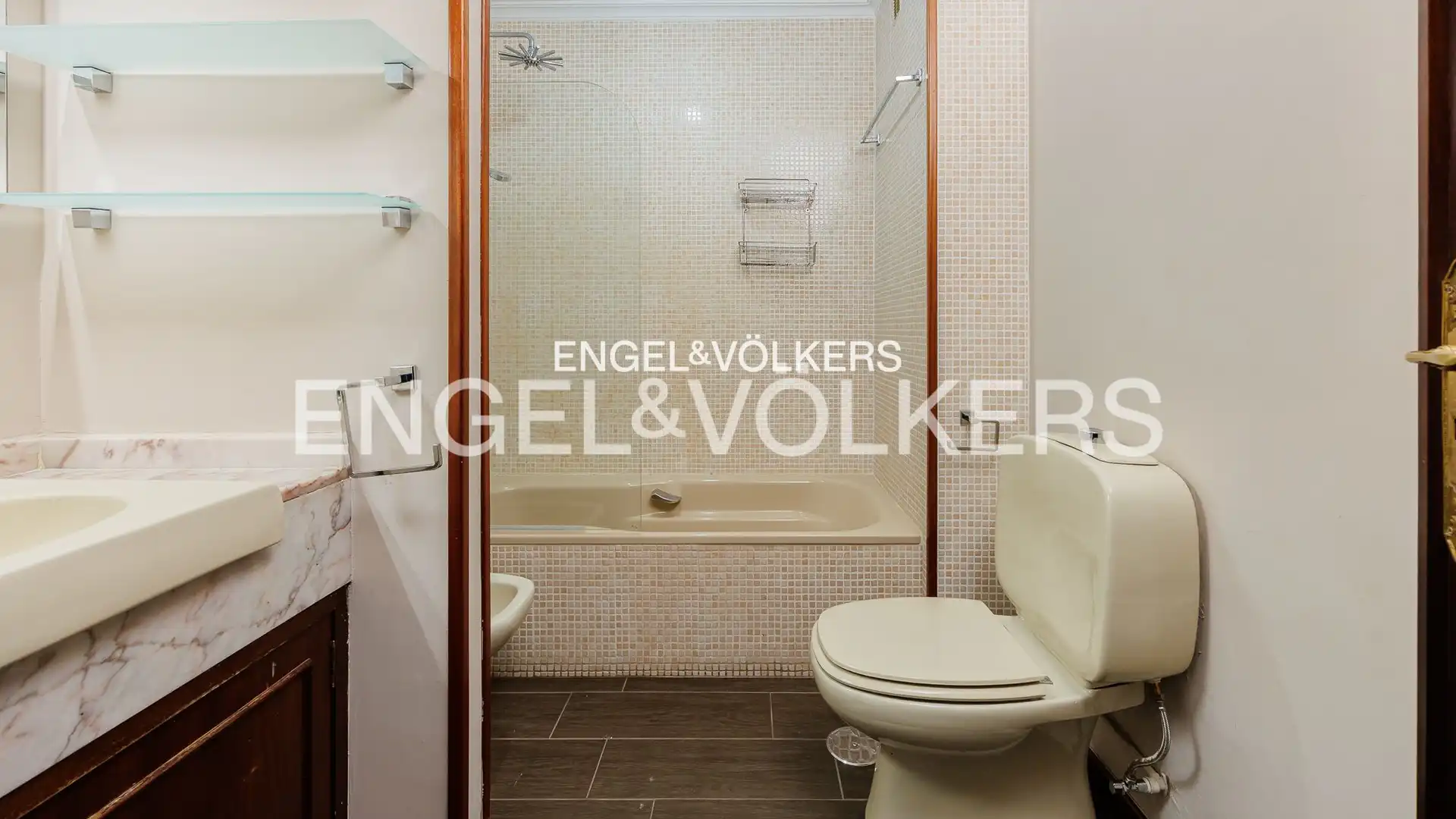 Badezimmer von Wohnungen zum Verkauf in Vigo  mit Heizung, Parkett und Terrasse