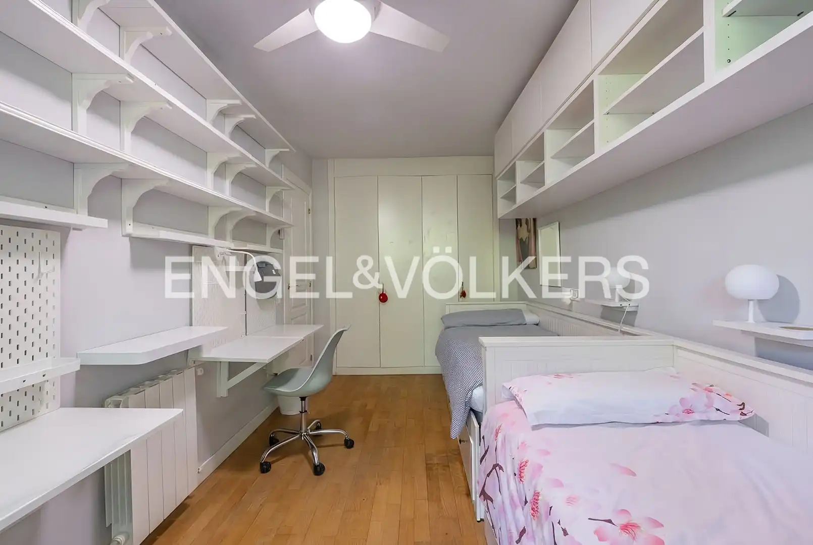 Bedroom of Flat for sale in Sant Cugat del Vallès  with Air Conditioner, Heating and Private garden