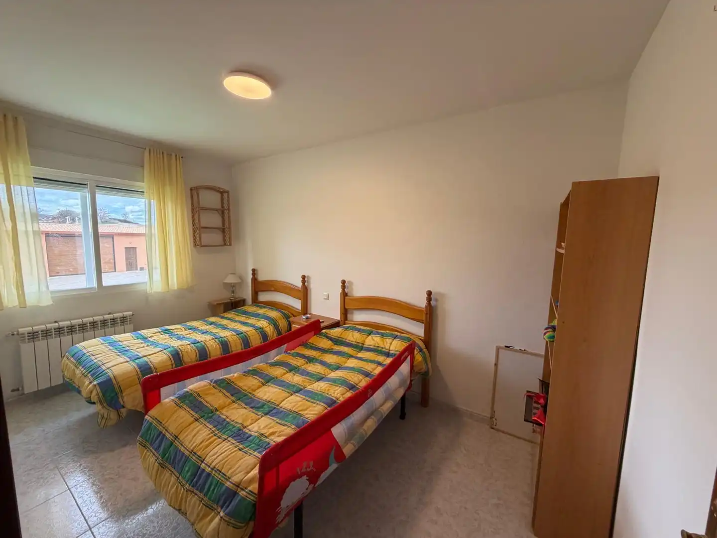Dormitori de Casa adosada en venda en Urueñas amb Calefacció, Jardí privat i Terrassa
