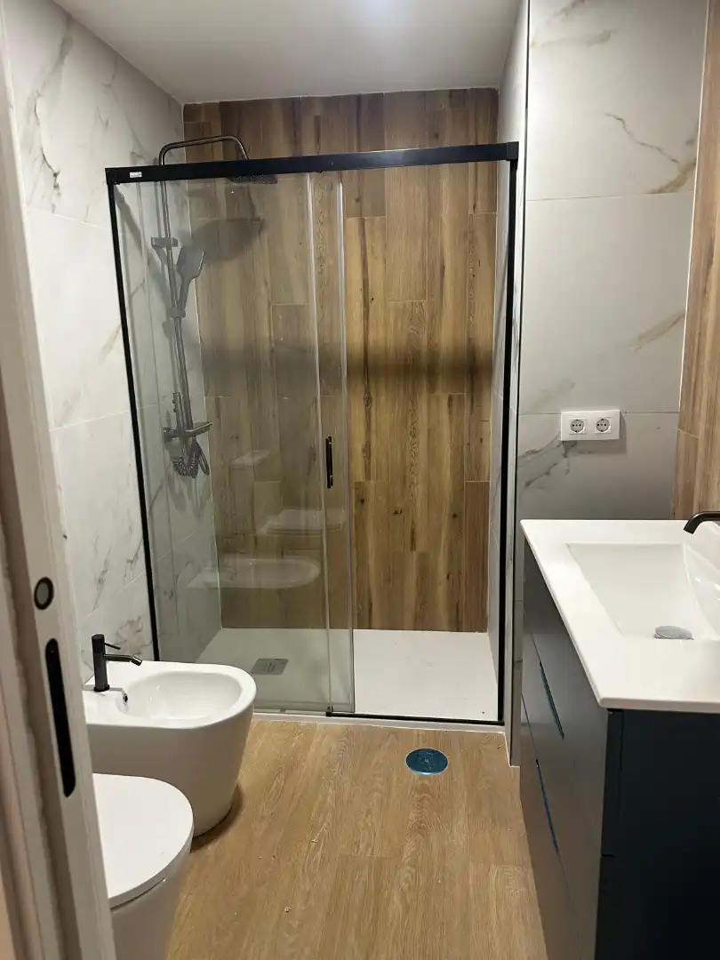 Bathroom of Attic for rent in Dos Hermanas  with Air Conditioner, Terrace and Oven