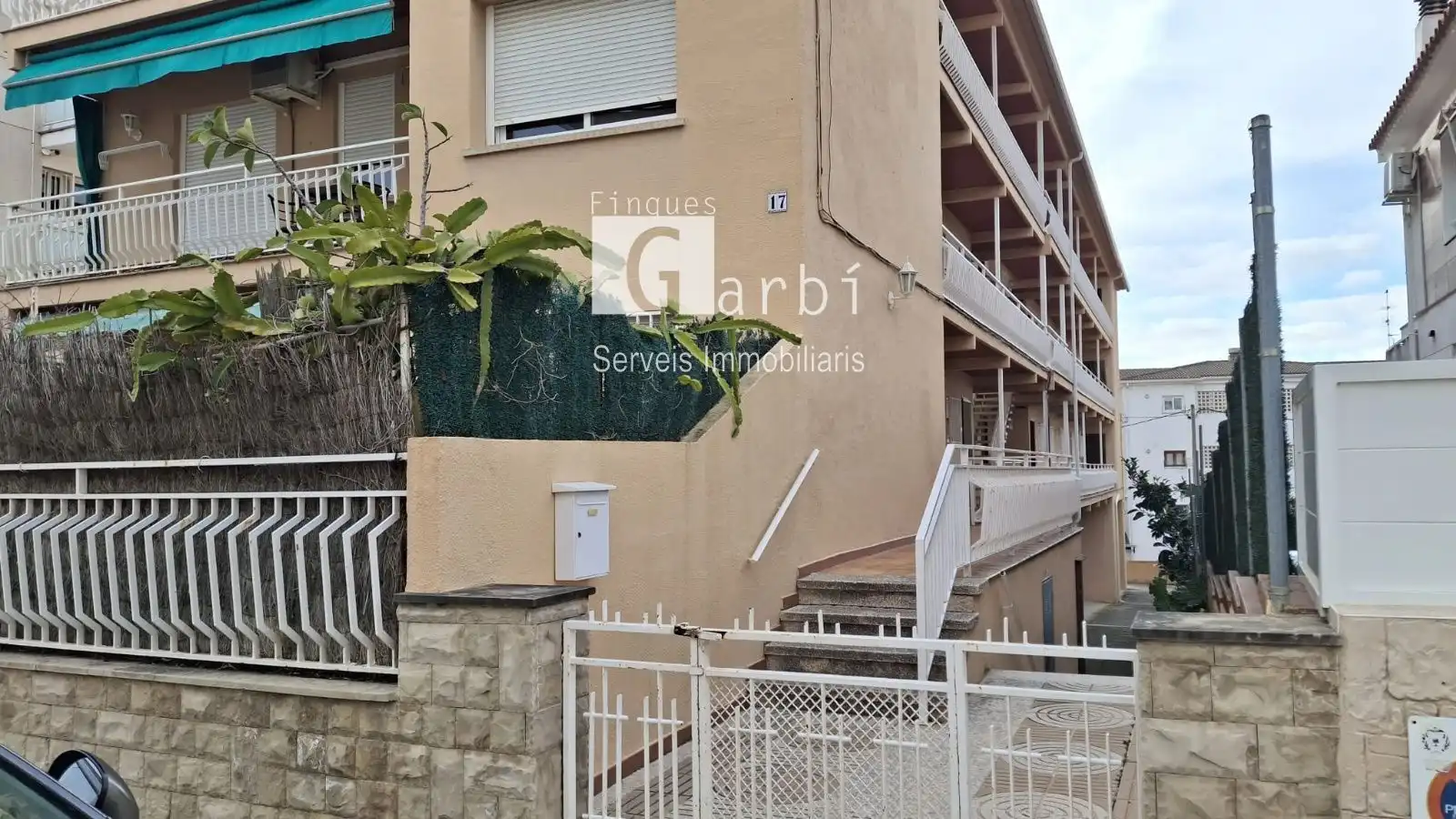 Außenansicht von Garage zum Verkauf in El Vendrell