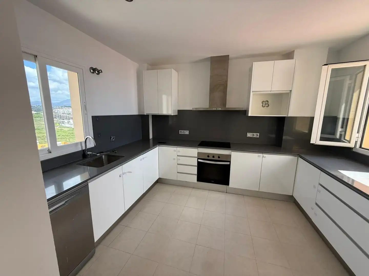 Cocina de Ático en venta en Manilva con Calefacción, Terraza y Trastero