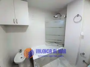 Baño de Piso en venta en Valencia con Aire acondicionado, Horno y Balcón