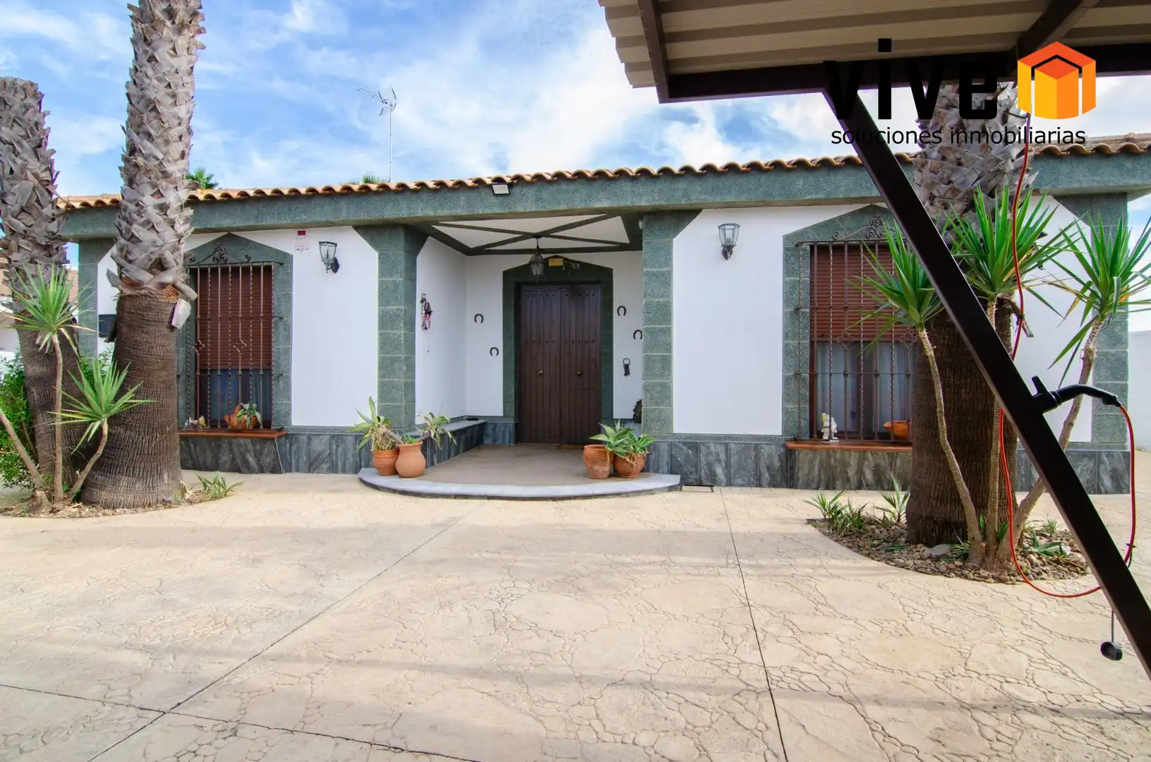 Casa o xalet en venda en La Rinconada amb Aire condicionat, Calefacció i Jardí privat
