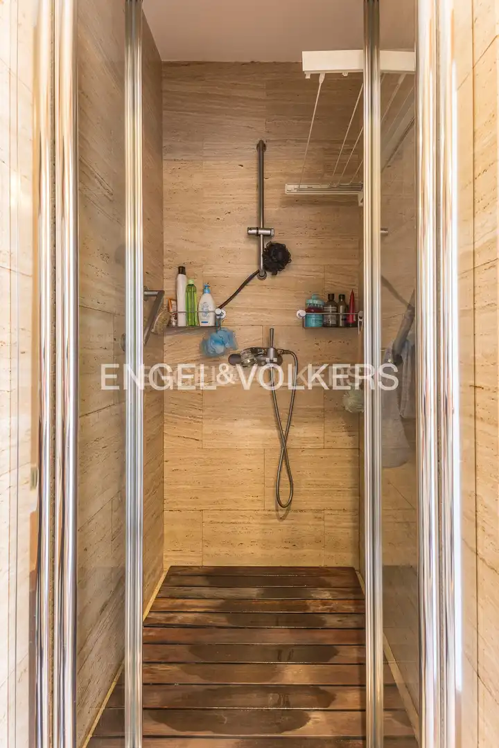 Bathroom of Flat for sale in Madrid  with Air Conditioner, Heating and Parquet flooring