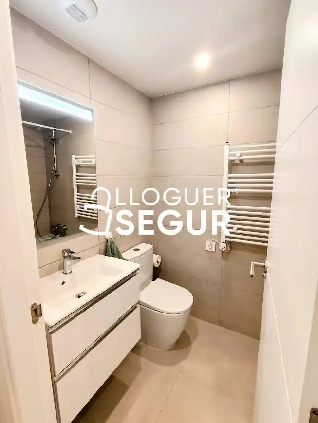 Bathroom of Flat for rent in Viladecans  with Air Conditioner, Terrace and Swimming Pool