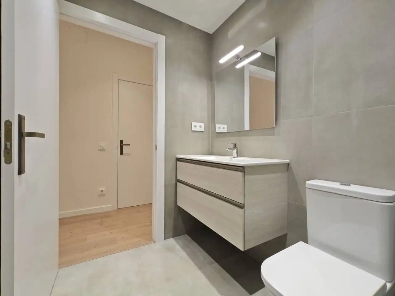 Baño de Piso de alquiler en Manresa con Aire acondicionado, Calefacción y Terraza