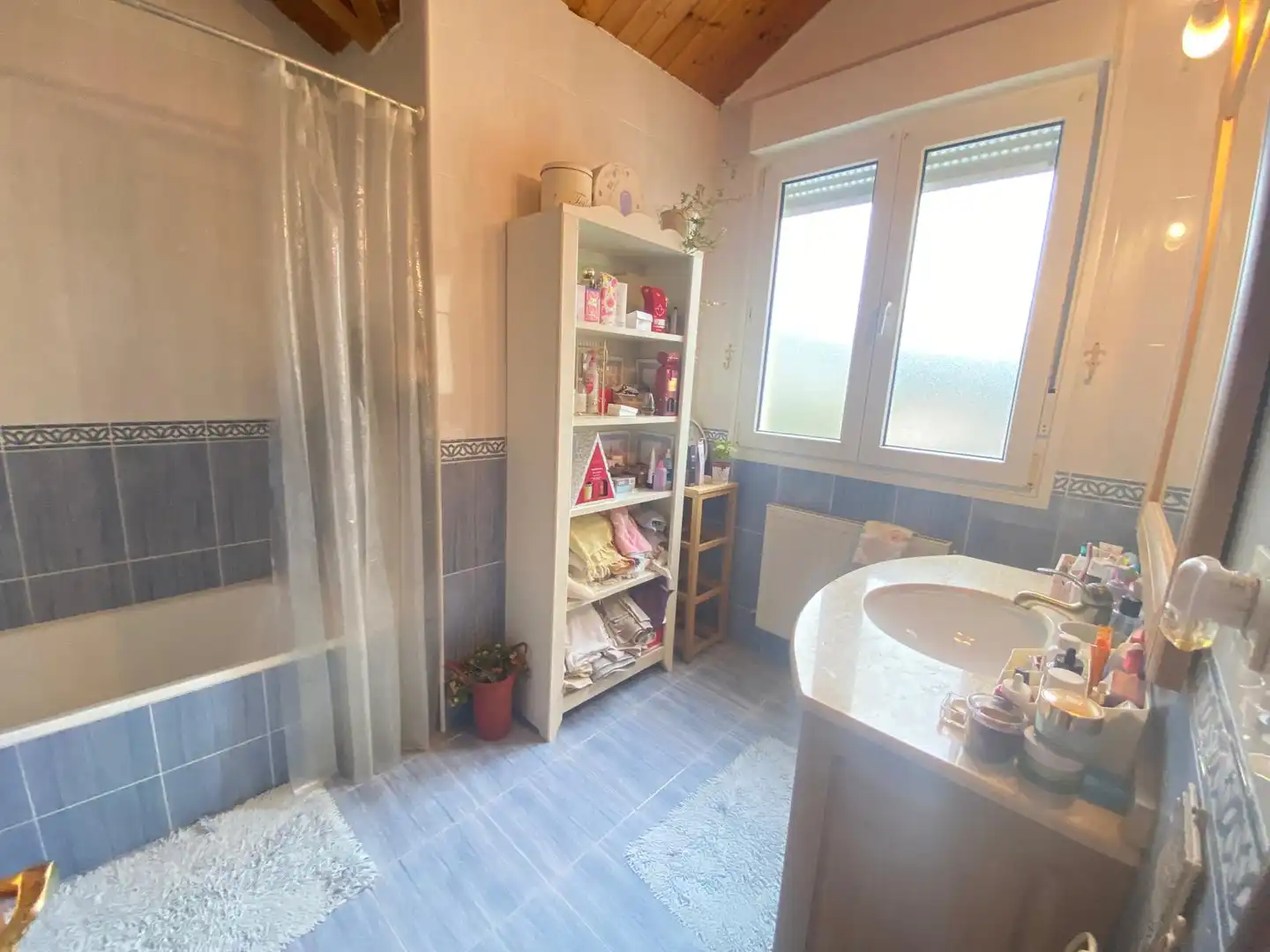 Bathroom of Detached homes for sale in Castro-Urdiales  with Heating, Private garden and Parquet flooring