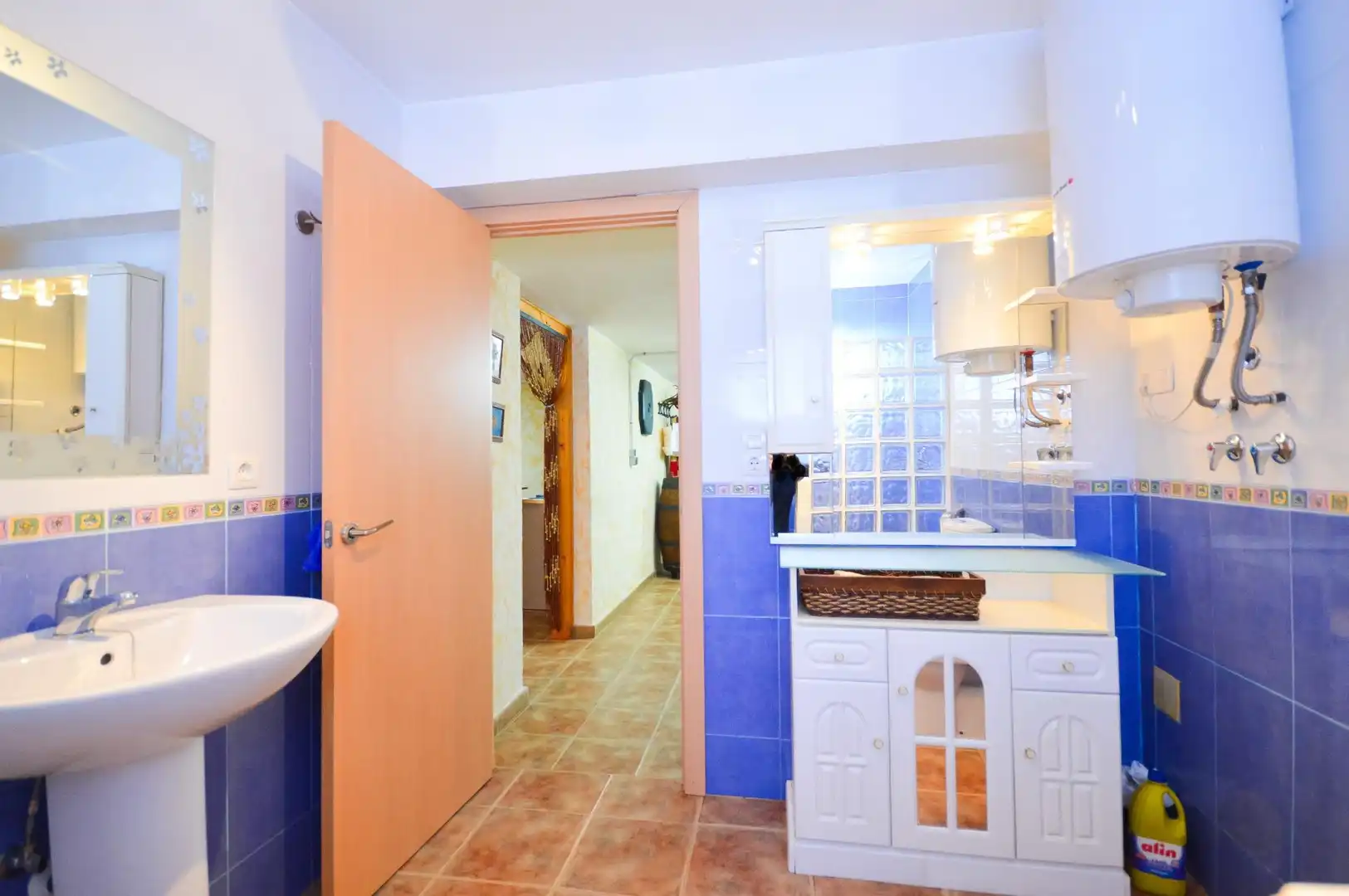 Badezimmer von Einfamilien-Reihenhaus zum Verkauf in Almería mit Klimaanlage und Abstellraum
