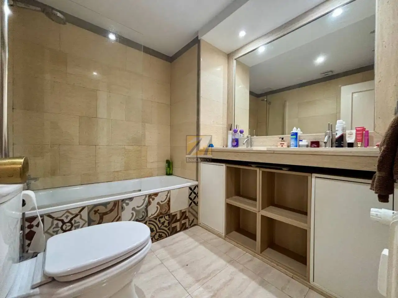 Baño de Piso en venta en Oviedo  con Calefacción, Parquet y Terraza