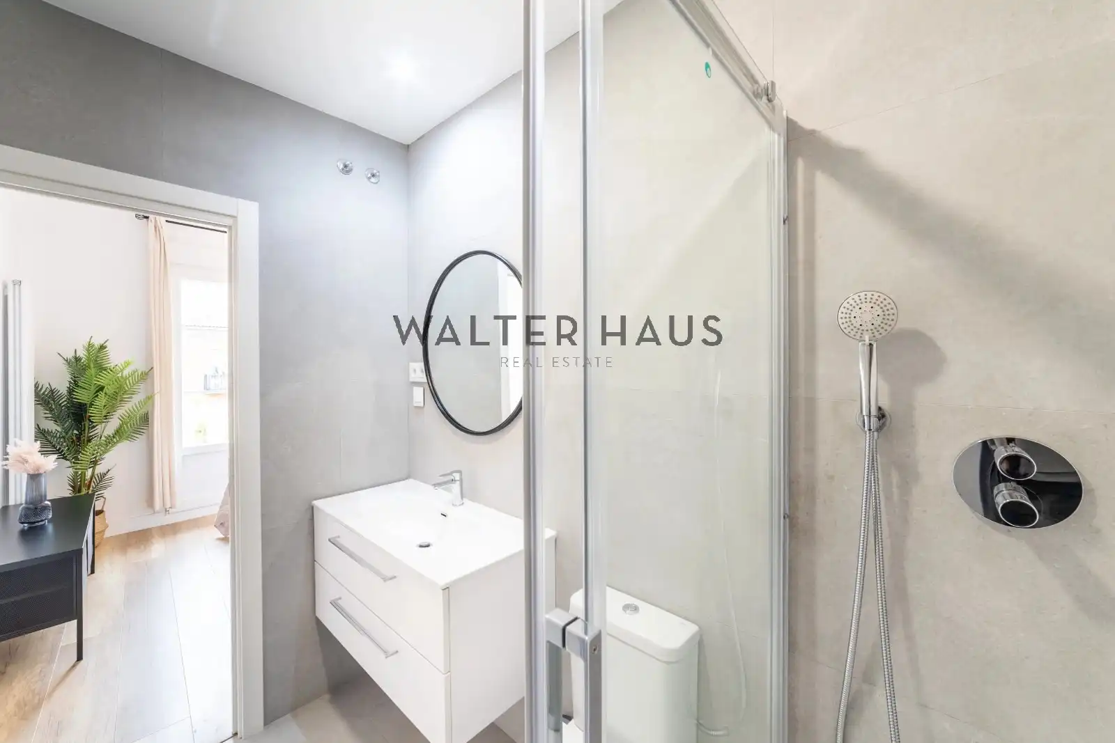 Bathroom of Flat for sale in Madrid  with Air Conditioner, Heating and Furnished