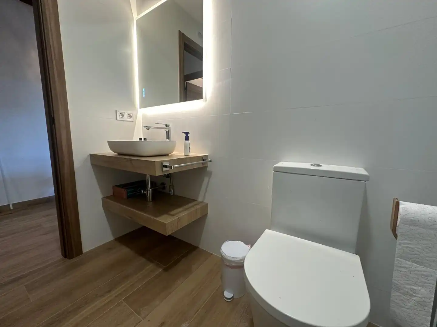 Badezimmer von Erdgeschoss zur Miete in Miengo mit Privatgarten, Terrasse und Möbliert