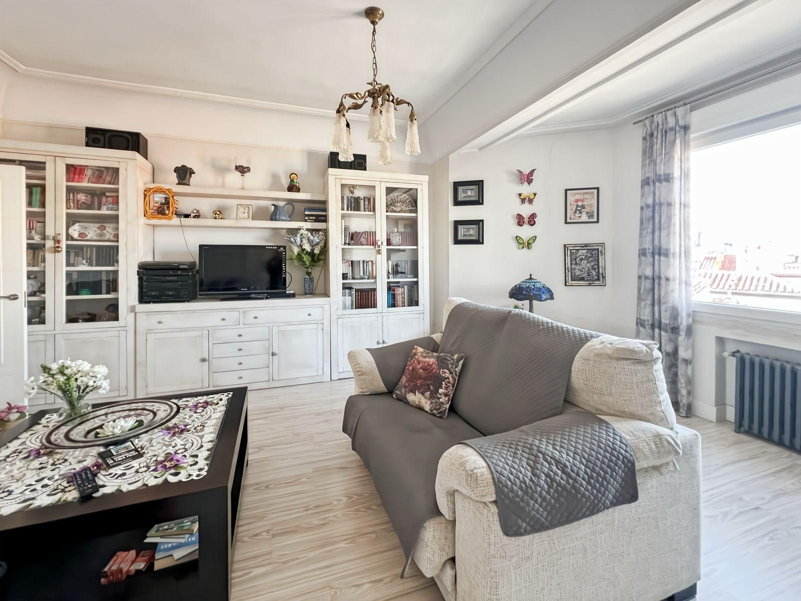 Wohnzimmer von Dachboden zum Verkauf in  Madrid Capital mit Klimaanlage und Balkon