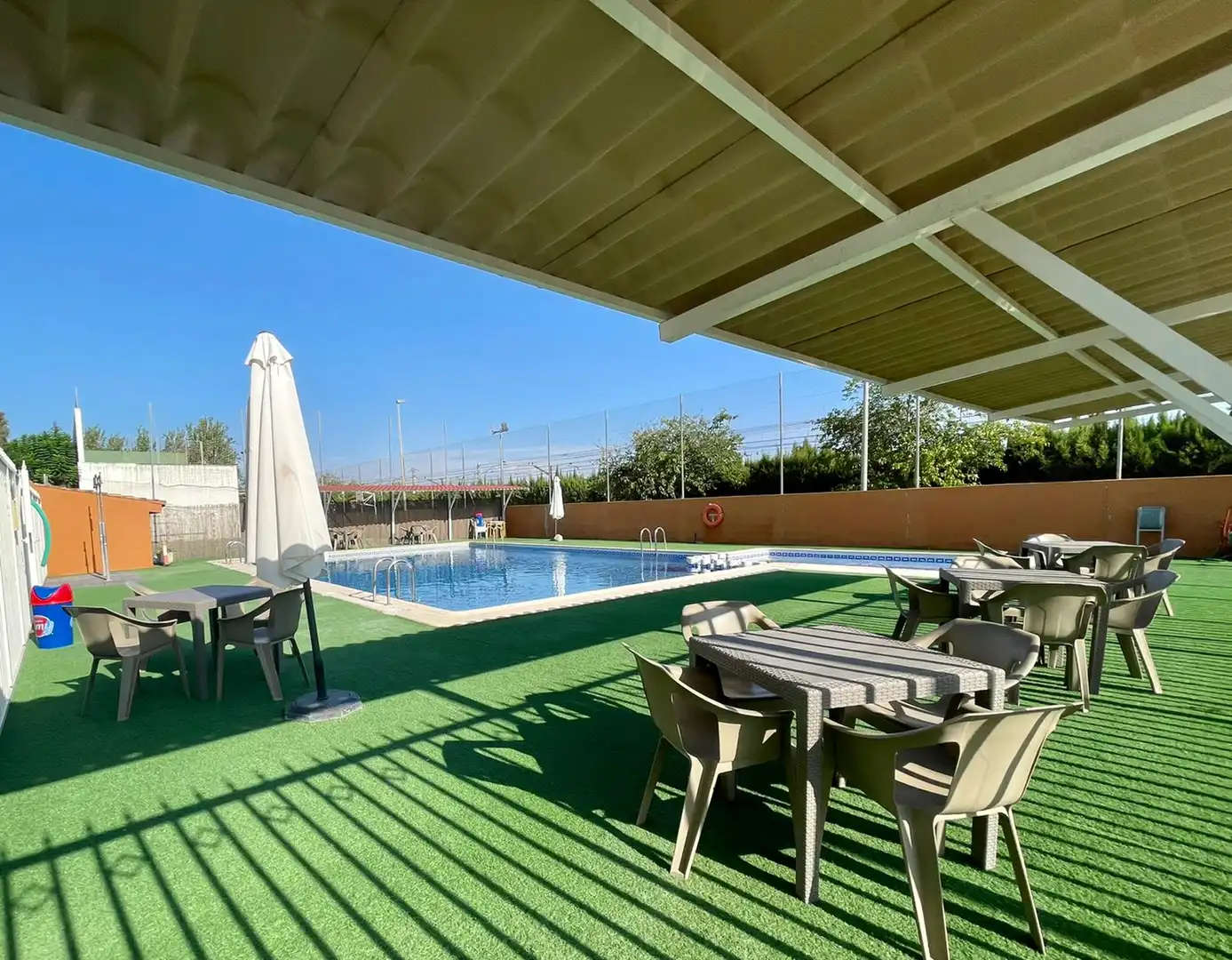 Piscina de Casa adosada en venda en Sueca amb Aire condicionat, Jardí privat i Terrassa