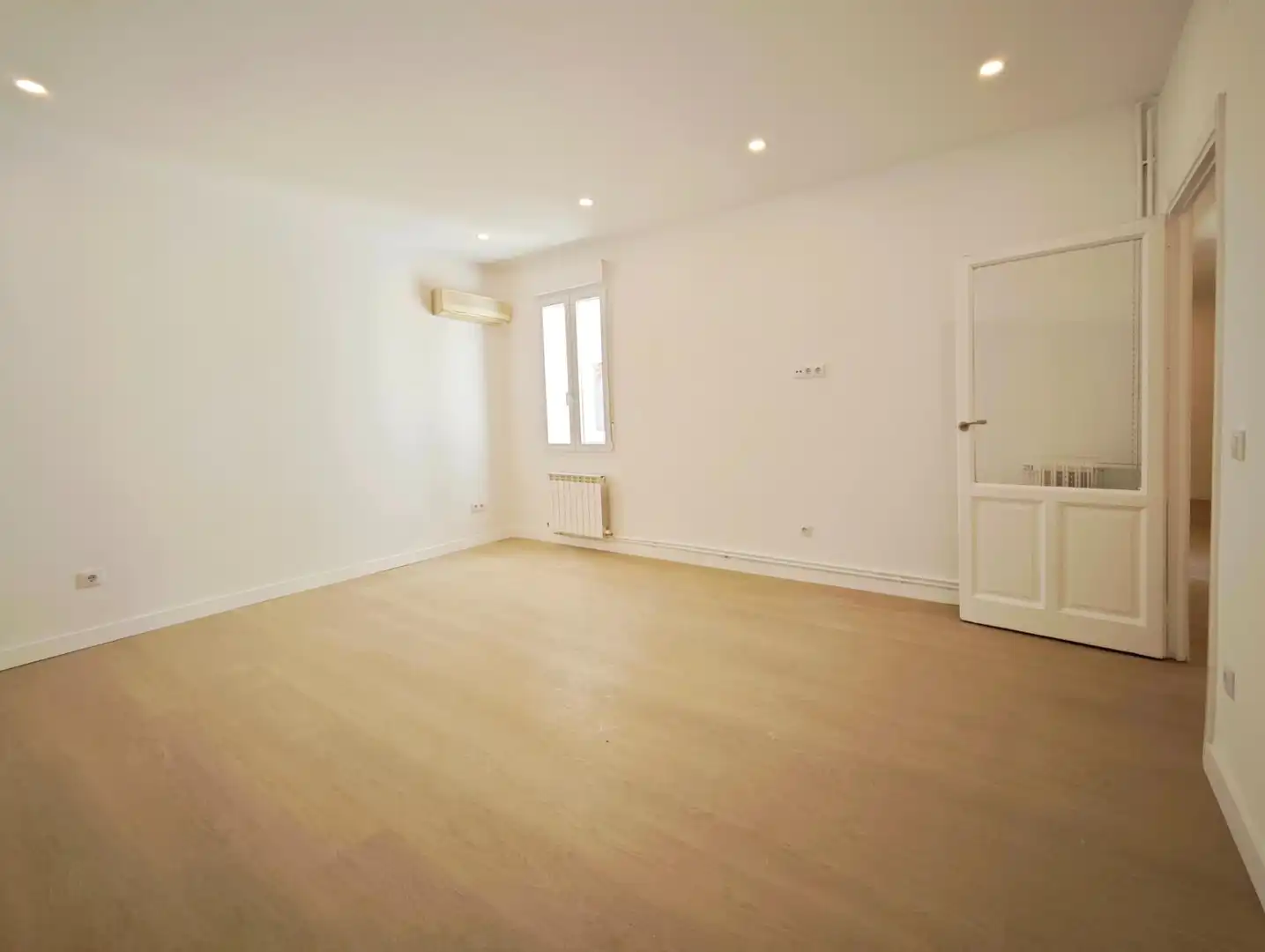 Schlafzimmer von Wohnung zur Miete in Madrid mit Klimaanlage, Heizung und Terrasse