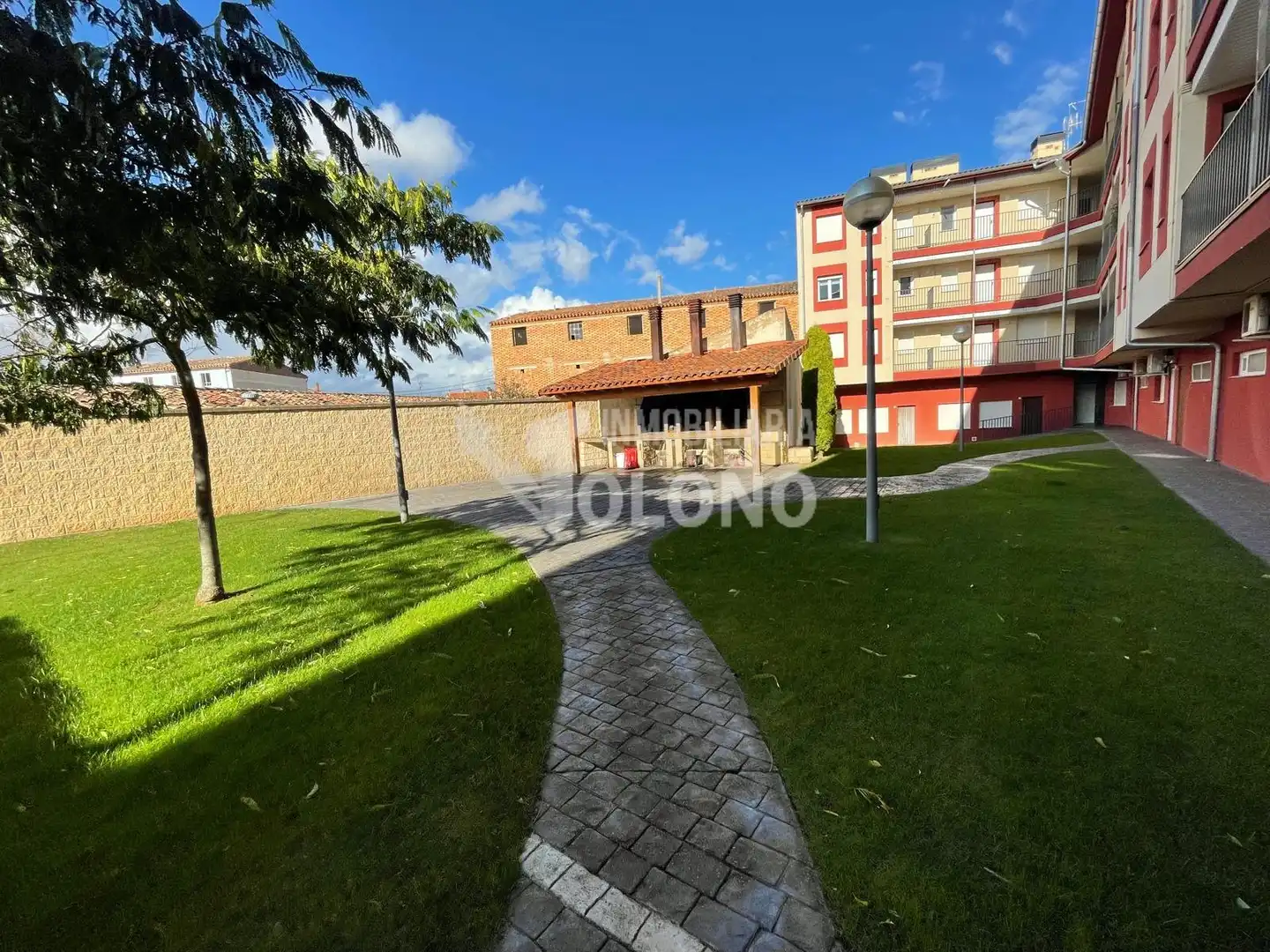 Vista exterior de Apartament en venda en Castañares de Rioja amb Calefacció, Moblat i Forn