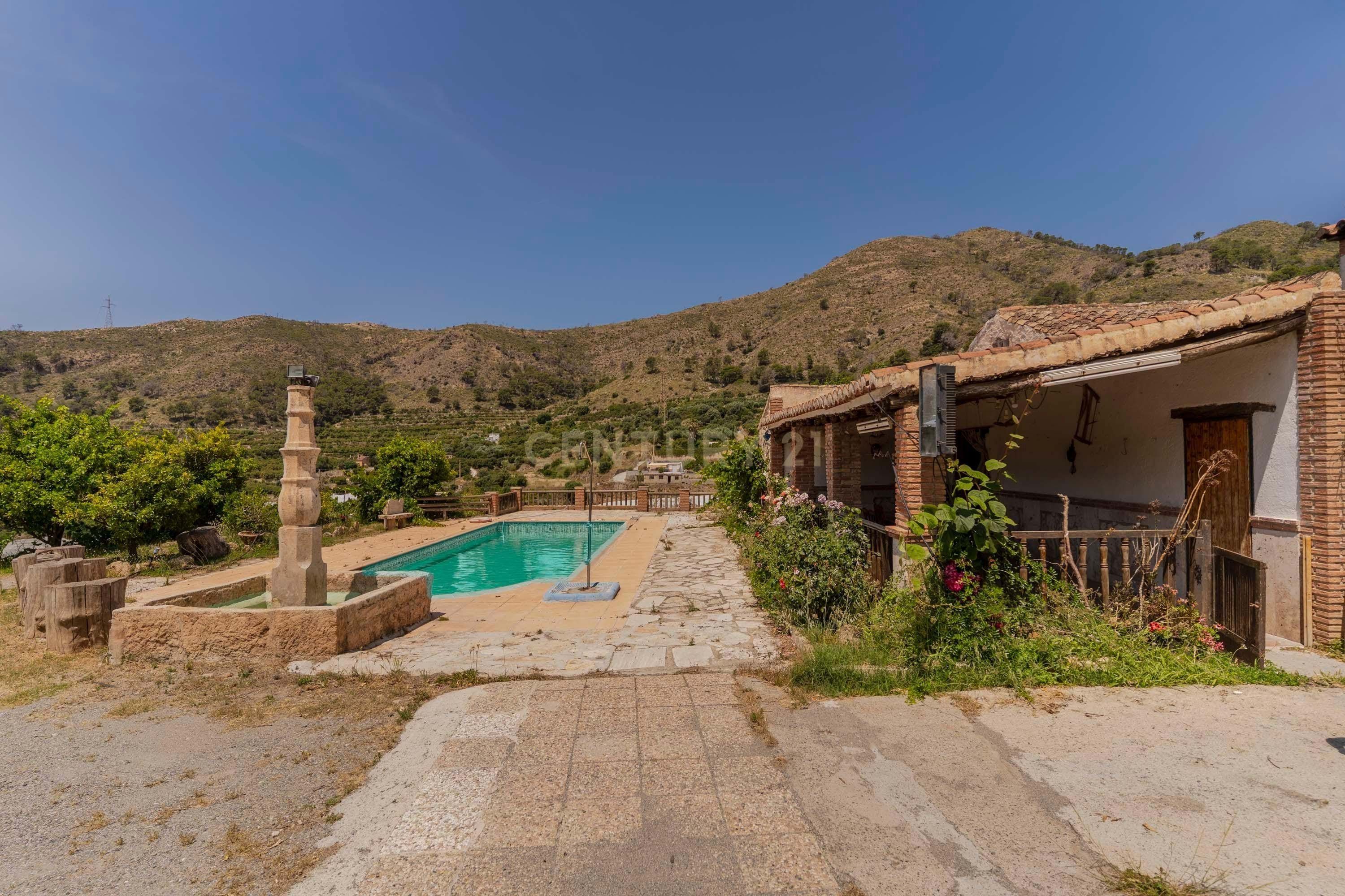 Vista exterior de Casa o chalet en venta en Vélez de Benaudalla con Piscina