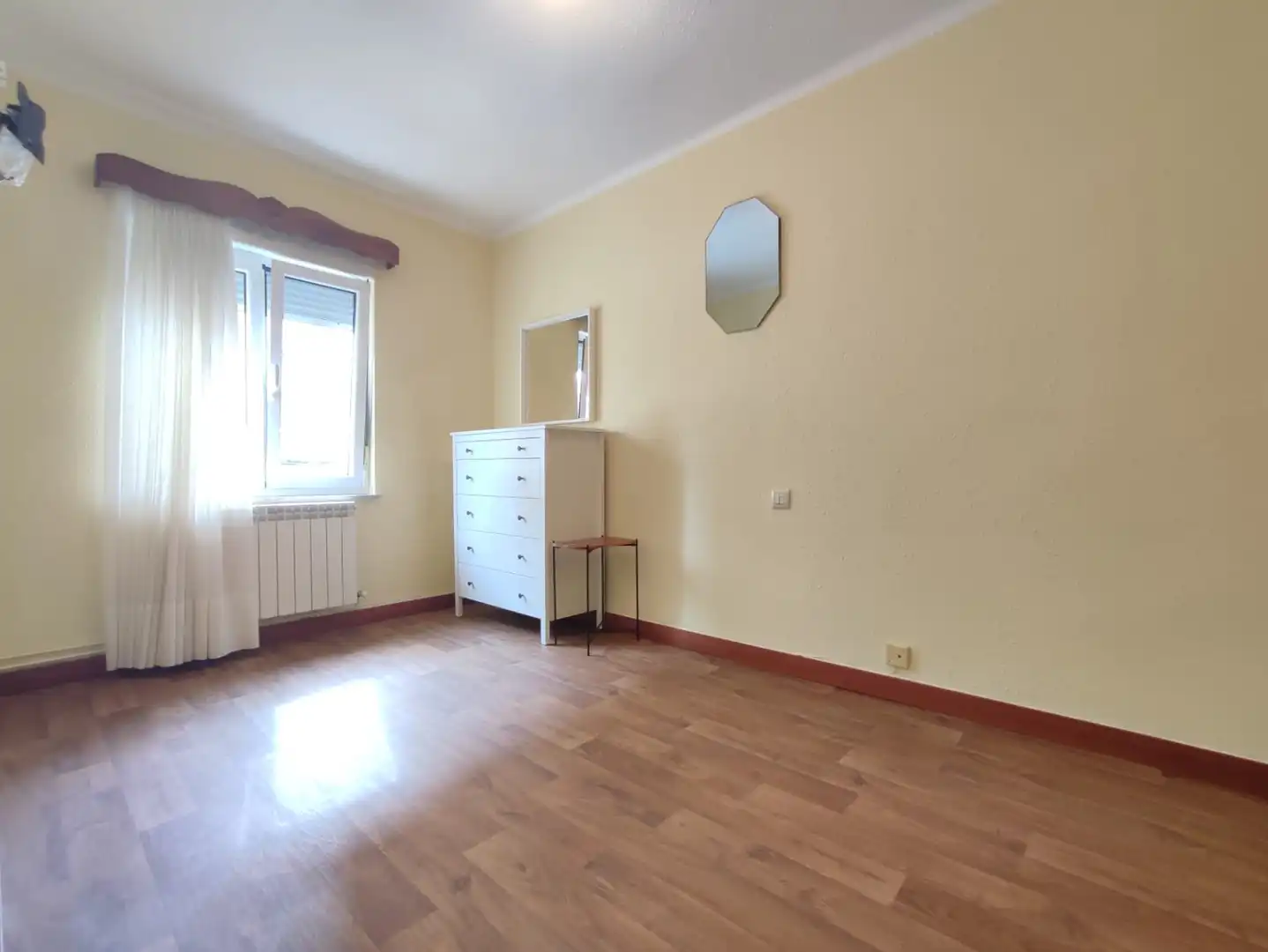 Habitación de Piso de alquiler en Gijón  con Calefacción