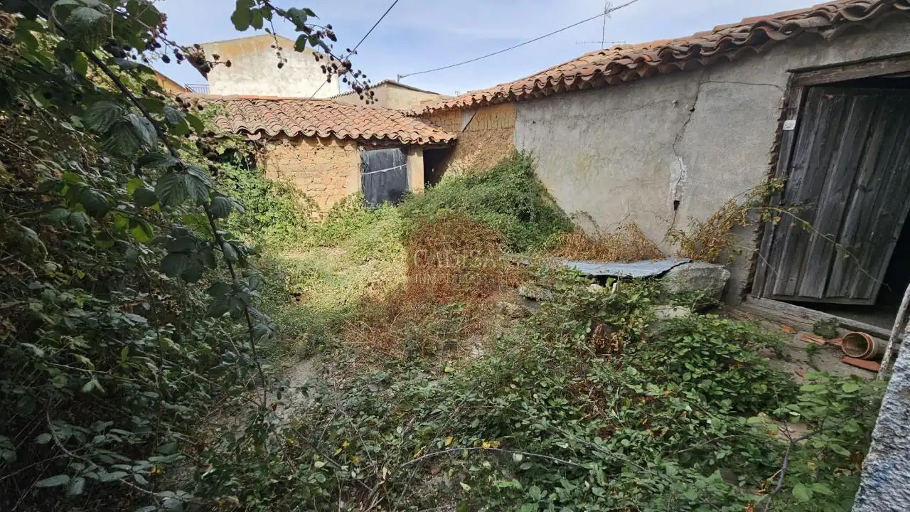 Casa o chalet en venta en Calvarrasa de Abajo con Jardín privado, Trastero y Amueblado