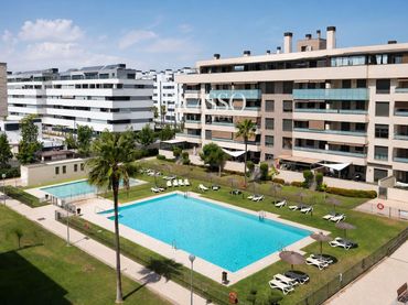 Pis amb piscina de lloguer a Maritimo